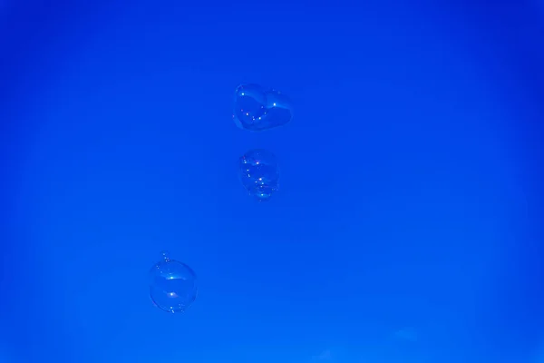 Grandes Bolhas Céu Azul Brilhante — Fotografia de Stock