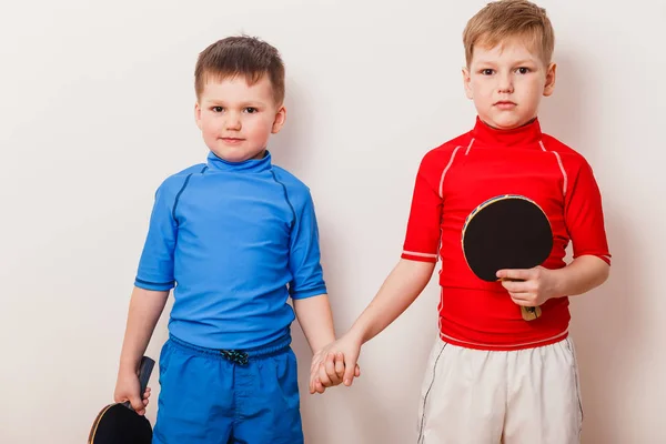 Дети Держат Рейнджеры Настольного Тенниса Белом Фоне — стоковое фото