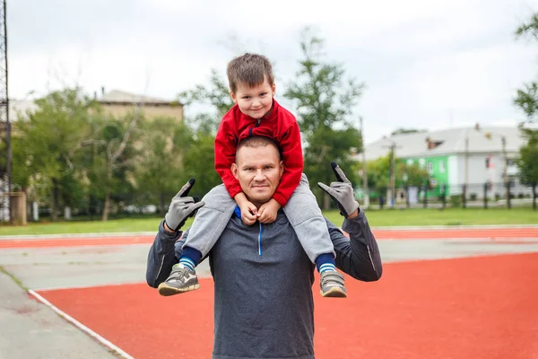 Small Child Sits Neck His Father Outdoors — Stock Photo, Image