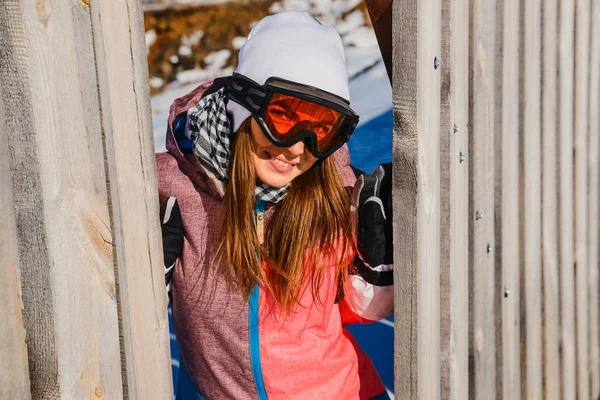 Молодая Счастливая Женщина Очках Зимних Видов Спорта — стоковое фото