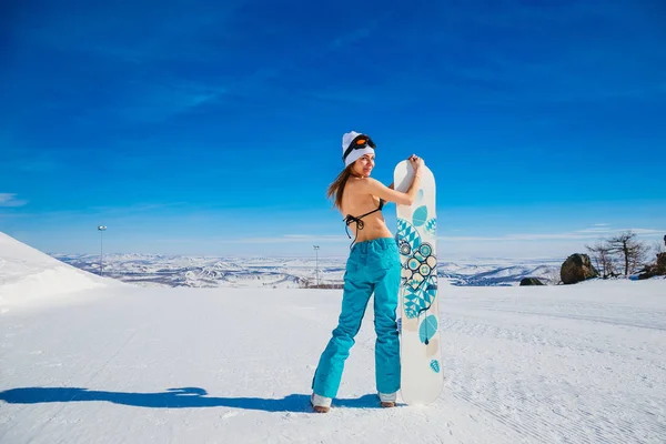 Jeune Femme Sexy Avec Snowboard Hiver Dans Les Montagnes — Photo