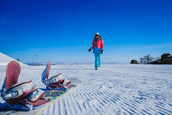 Femme Super Forme Court Sur Pente Hiver Bottes Sur Snowboard — Photo