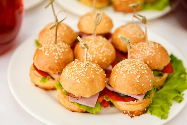 Susam, lokanta ile çörek mini burgers