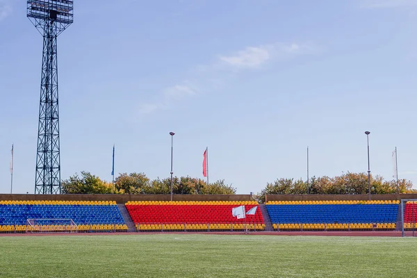 Grande Stadio Sportivo Con Erba Artificiale Verde — Foto Stock