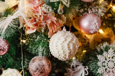 kerashennaja Noel ağacı yakın