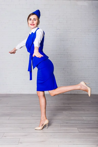 Mooie Slanke Stewardess Blauwe Pak Volledige Lengte Witte Achtergrond Vrouw — Stockfoto