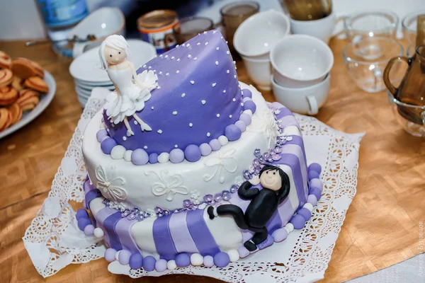 White lilac wedding cake