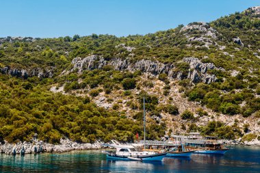 Yatlar Marmaris Körfezi 'nde. Güzel deniz manzarası