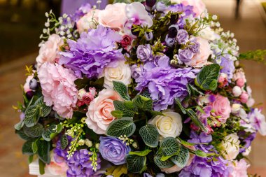 leylak ve pembe çiçekler ile düğün dekorasyon