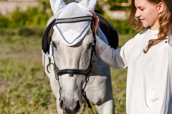 Teenage Girl Strokes White Horse Close — Stock Photo, Image