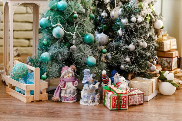 Рождественские Игрушки Подарки Елкой New Year Eve — стоковое фото
