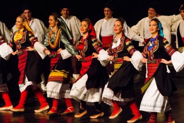 Sırbistan geleneğinde dans dans etmek ülkenin çeşitli stilleri gösterilir.