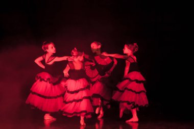 Bale dansers childs konserinde