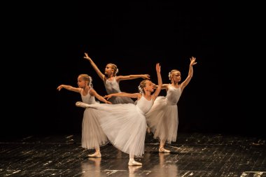 Bale dansers childs konserinde