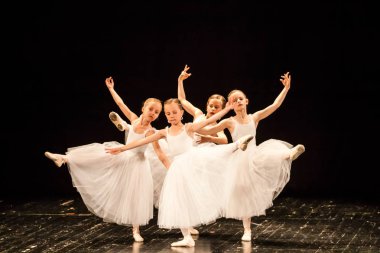 Bale dansers childs konserinde