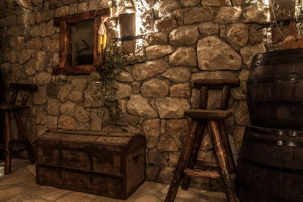 Balkanlar'da eski taş evin iç