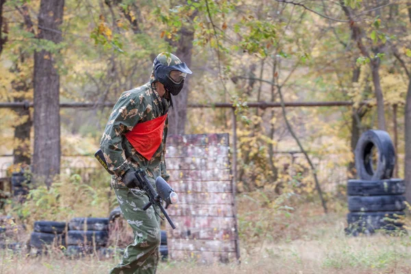 サイト上の Paintball プレーヤー — ストック写真