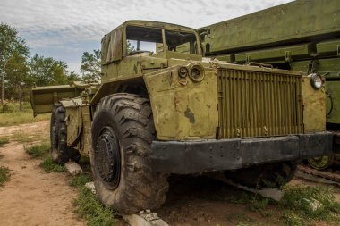 Agresif askeri mühendislik kamyon.