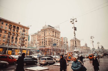 Kiev 'in şehir merkezinde kışın eski güzel mimari