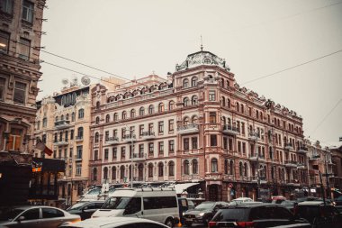 Kiev 'in şehir merkezinde kışın eski güzel mimari