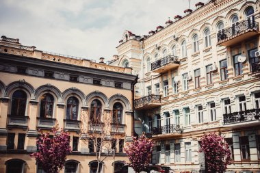 Baharda Kiev 'in merkezinde güzel bir mimari