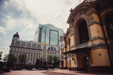 Şehir merkezinde Ukrayna Ulusal Operası 'nın güzel eski binası.