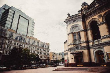 Şehir merkezinde Ukrayna Ulusal Operası 'nın güzel eski binası.