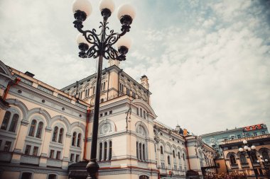 Şehir merkezinde Ukrayna 'nın ulusal operasının güzel binası.