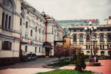 Şehir merkezinde Ukrayna 'nın ulusal operasının güzel binası.