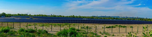 Сонячна електростанція — стокове фото