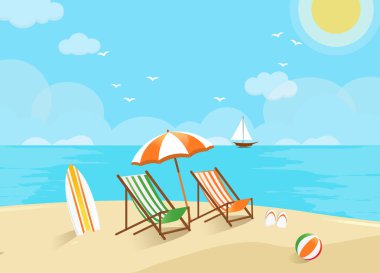 Kumsalda güzel gün güneşin altında bulunan iki boş sandalye