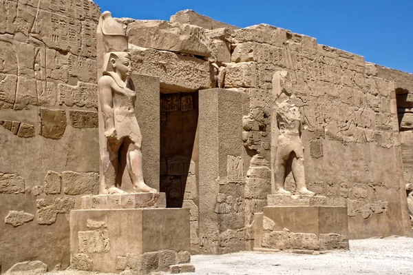 Entrada Para Templo Ramsés Iii Suas Estátuas Karnak Egipto África — Fotografia de Stock