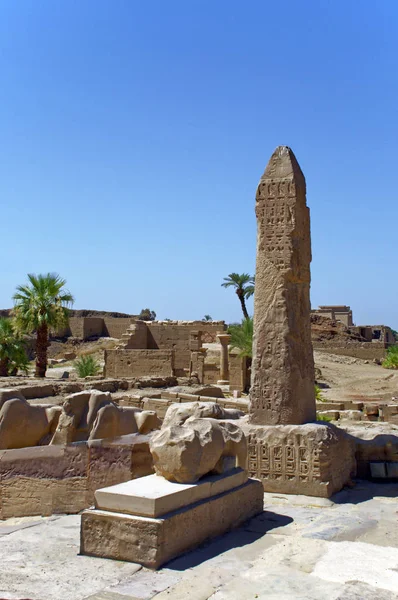  Dikilitaş Karnak Mısır antik tapınak kompleksinin içinde