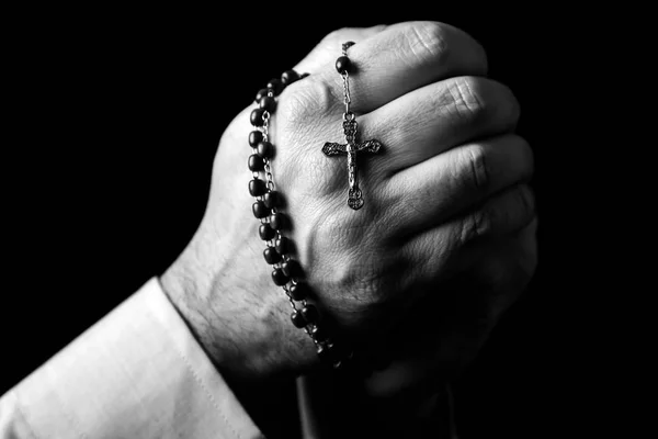 Male Hands Praying Holding Rosary Jesus Christ Cross Crucifix Black — Stock Photo, Image