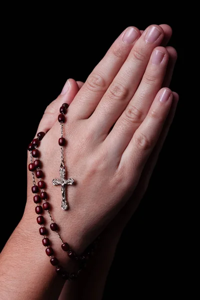 Frauenhände Beten Mit Einem Rosenkranz Mit Jesuschrist Kreuz Oder Kruzifix — Stockfoto