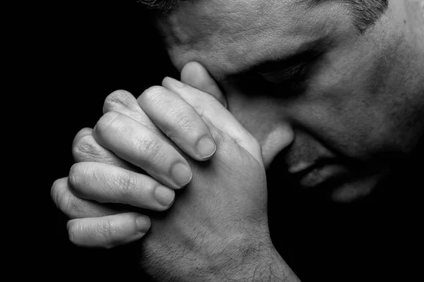 Dua Sadık Olgun Adam Yakın Çekim Katlanmış Içinde Ibadet Tanrı — Stok fotoğraf