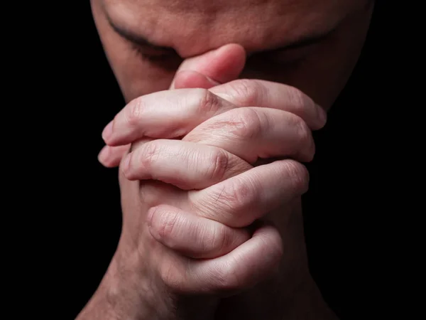 Крупным Планом Молящегося Верующего Взрослого Человека Сложенные Поклонении Богу Руки — стоковое фото