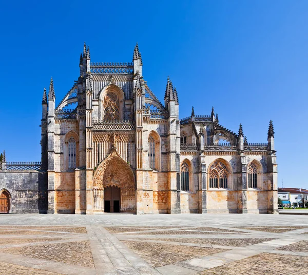 ポルト ポルトガル 別名聖母マリア修道院バターリャの修道院 ゴシック様式 マヌエル様式の別名 Manuelino ポータルのファサード — ストック写真