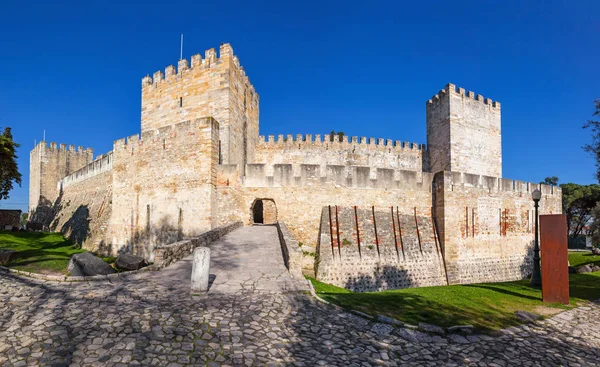 里斯本 葡萄牙 2017年2月01日 城堡圣乔治城堡 Castelejo 的入口与护城河 瞭望塔 城墙保持 — 图库照片