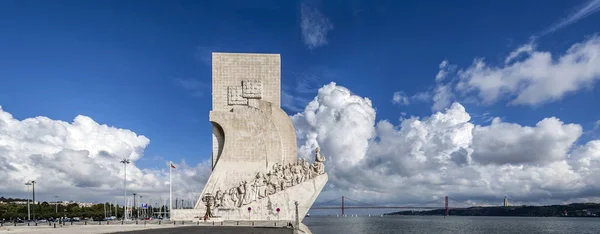 リスボン ポルトガル 2013 Padrao Dos Descobrimentos 記念碑とテージョ川 海発見記念碑記念海洋と大陸を探検したポルトガルのナビゲーター — ストック写真