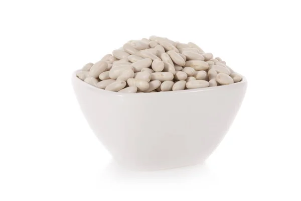 福豆や白い背景で隔離のボウルに白いんげん豆 — ストック写真
