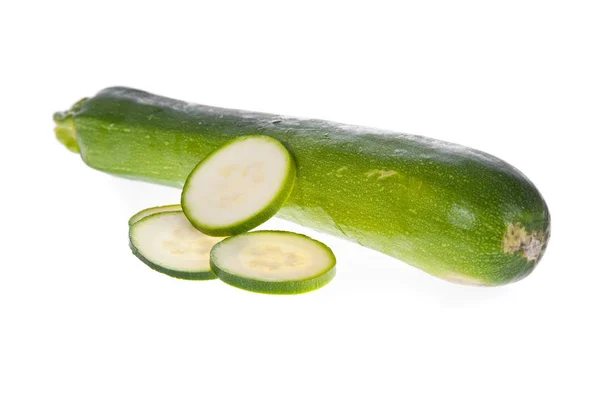 Aufgeschnittene Zucchini Oder Zucchini Isoliert Auf Weißem Hintergrund — Stockfoto