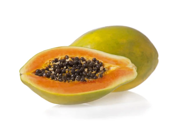 Geschnittene Papaya Isoliert Auf Weißem Hintergrund — Stockfoto