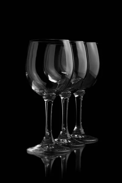 Trois Verres Vin Élégants Dans Fond Noir — Photo