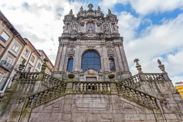 포르투갈 포르투의 랜드마크이자 상징적 도시중 하나인 클레리 타워에 클레리 Church — 스톡 사진