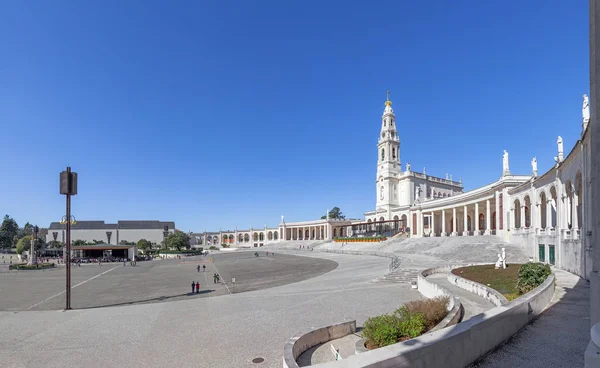 ポルトガル ファティマの聖域 ノッサ セニョーラ ロザリオと広場の大聖堂 カトリック教徒の世界で最も重要なマリアン神社と巡礼場所の一つ — ストック写真