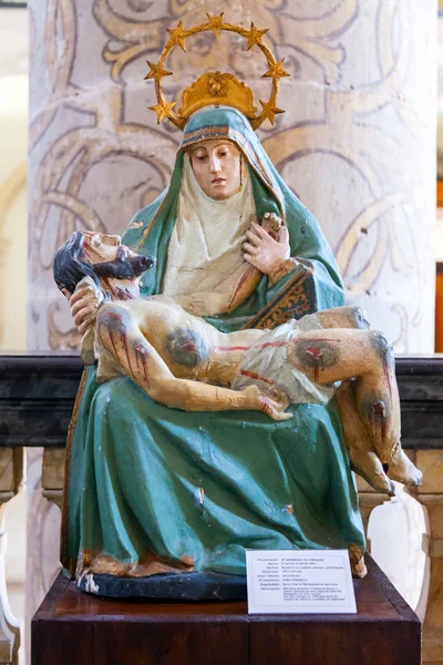 圣塔伦 葡萄牙 2015年9月11日 文艺复兴米塞利科迪亚教堂的第十七世纪圣母怜子雕像 — 图库照片