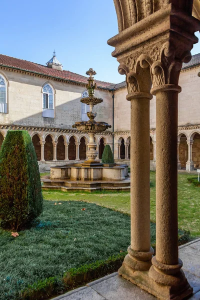 サント ティルソ ポルトガルの米弁当修道院の回廊詳細 ベネディクト会順序 ゴシック のバロック様式で建てられました — ストック写真