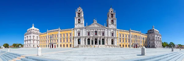 Mafra Portugal Setembro 2014 Passeio Turístico Frente Palácio Nacional Mafra — Fotografia de Stock