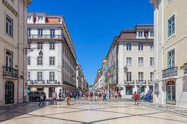 リスボン ポルトガル バイシャとして知られているダウンタウン地区に 2014 オーガスタ通り 首都の最も国際的な通りは Lisboans と観光客でいっぱいです完全にみなさ — ストック写真